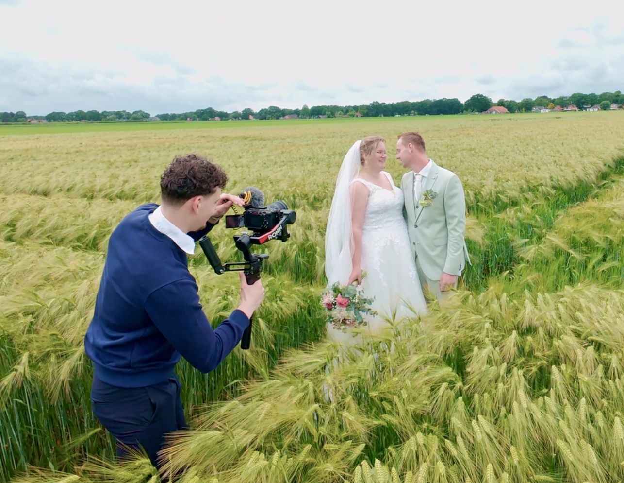 Trouwvideograaf Frank Timmer van Timmer Productions filmt een bruidspaar